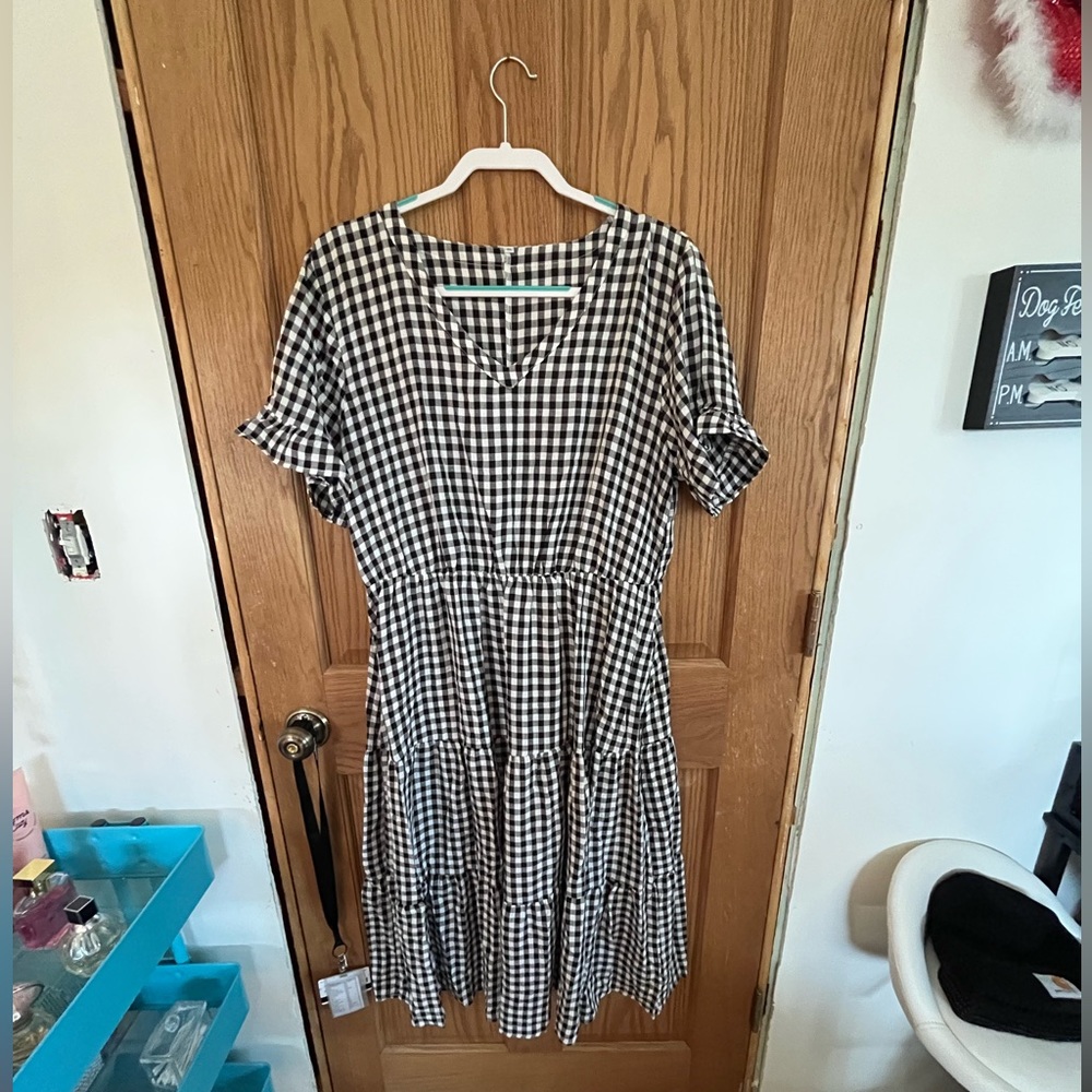 No brand named black and white checkered dress - Size XL